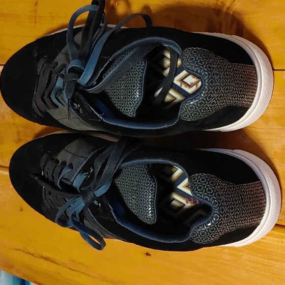 TED BAKER MEN'S DANNEZ TWO-TONE SUEDE LACE UP SNEAKER - Picture 3 of 15